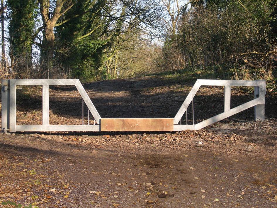 Heavy Duty Horse Friendly Vehicle Barrier Centrewire